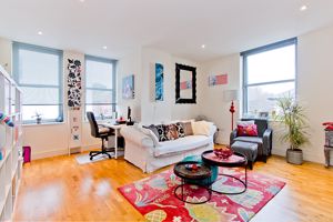 Living Room pic1- click for photo gallery